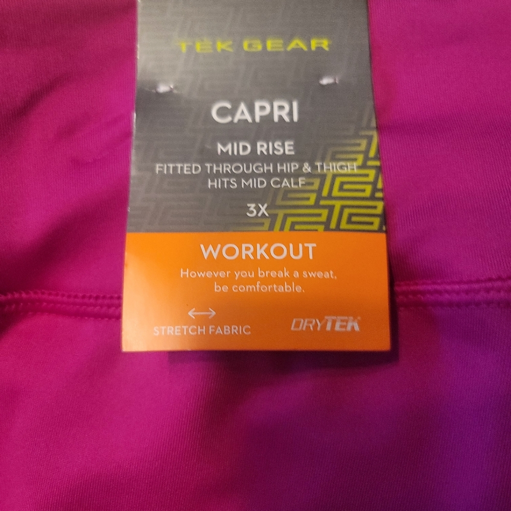 NWT Tek Gear 3x Mid Rise Capris